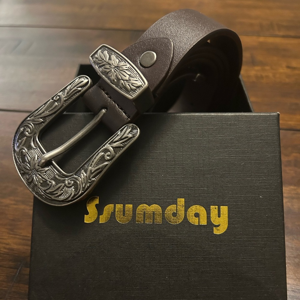 Country Western women’s belt, L 1”wide brown faux leather. Silver colored buckle